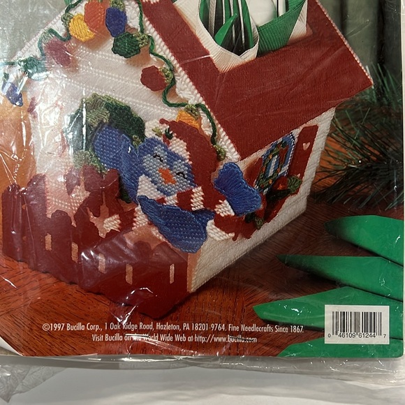 Bucilla Christmas Birdhouse Basket Kit - Picture 3 of 6
